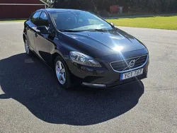 Svart Begagnad 2016 Volvo V40 Kinetic Kombi | 110 000 kr (Marknadspris)
