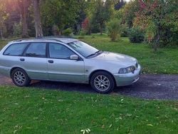 Grå Begagnad 2004 Volvo V40 Standard Kombi | 10 000 kr (Superpris)