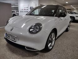 Vit (röd) Begagnad 2023 Ora 03 Halvkombi | 184 900 kr