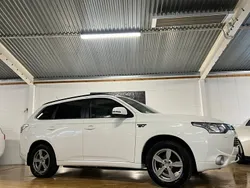 Vit Begagnad 2014 Mitsubishi Outlander P-HEV SUV | 139 950 kr (Marknadspris)