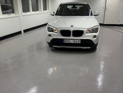 Vit Begagnad 2010 BMW X1 SUV | 85 900 kr (Marknadspris)