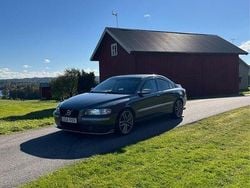 Grå Begagnad 2004 Volvo S60 Sedan | 36 000 kr (Marknadspris)