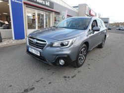 Grå (ljusblå metallic) Begagnad 2018 Subaru Outback Kombi | 229 000 kr (Marknadspris)
