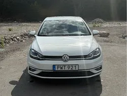 Vit Begagnad 2017 VW Golf VII Halvkombi | 135 000 kr (Marknadspris)