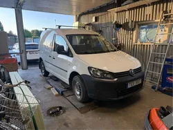 Vit Begagnad 2015 VW Caddy Minibuss | 144 900 kr (Marknadspris)