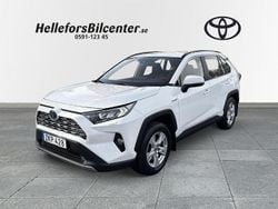 Vit Begagnad 2021 Toyota RAV4 Hybrid Active SUV | 344 500 kr (Lite dyr)