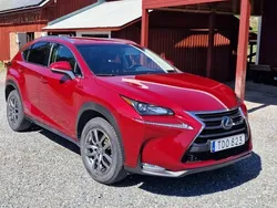 Röd Begagnad 2015 Lexus NX300h SUV | 197 500 kr (Marknadspris)