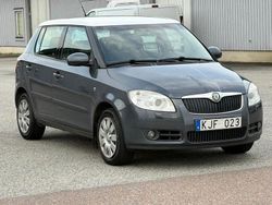 Mörkgrå (grå) Begagnad 2008 Skoda Fabia Halvkombi | 49 900 kr (Marknadspris)