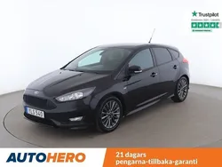 Svart Begagnad 2017 Ford Focus ST-Line Halvkombi | 109 000 kr (Marknadspris)