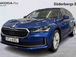 Blå Ny 2025 Skoda Superb Selection Kombi | 499 900 kr (Marknadspris)