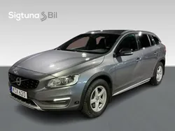 Grå Begagnad 2015 Volvo V60 CC Momentum Kombi | 179 800 kr (Marknadspris)