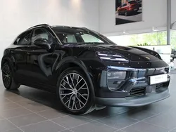 Svart Begagnad 2024 Porsche Macan SUV | 975 000 kr
