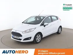 Vit Begagnad 2016 Ford Fiesta Titanium Halvkombi | 100 000 kr (Marknadspris)