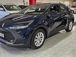Blå Ny 2024 Toyota C-HR Active SUV | 399 000 kr (Marknadspris)