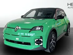 Grön (green) Ny 2025 Renault R5 Techno Halvkombi | 425 700 kr (Marknadspris)