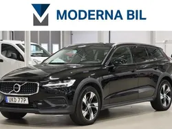 Svart Begagnad 2019 Volvo V60 CC Momentum Kombi | 264 900 kr (Marknadspris)