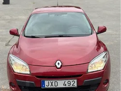 Röd Begagnad 2009 Renault Mégane III Halvkombi | 52 000 kr (Marknadspris)