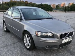 Grå Begagnad 2004 Volvo S40 Sedan | 22 999 kr (Marknadspris)