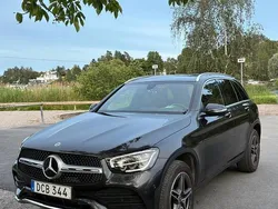 Grå Begagnad 2021 Mercedes GLC300e AMG line SUV | 459 500 kr (Lite dyr)