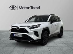 Vit Begagnad 2025 Toyota RAV4 Sport SUV | 559 900 kr (Bra pris)
