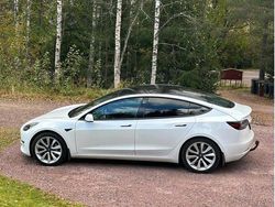 Vit Begagnad 2021 Tesla Model 3 Long Range AWD Sedan | 269 000 kr (Marknadspris)