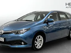 Blå (blue) Begagnad 2016 Toyota Auris Touring Sports Kombi | 169 900 kr (Marknadspris)