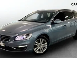Ljusblå (blue) Begagnad 2018 Volvo V60 Momentum Kombi | 204 800 kr (Superpris)