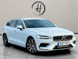 Vit Begagnad 2021 Volvo V60 Momentum Kombi | 269 900 kr (Marknadspris)