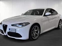 Vit (white) Begagnad 2017 Alfa Romeo Giulia Sedan | 249 900 kr