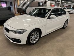 Vit Begagnad 2016 BMW 330e Sport Line Sedan | 179 900 kr (Dyr)