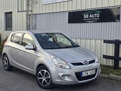 Silver Begagnad 2011 Hyundai i20 Select Halvkombi | 44 990 kr (Bra pris)