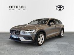 Grå Begagnad 2019 Volvo V60 CC Momentum Kombi | 315 000 kr (Lite dyr)