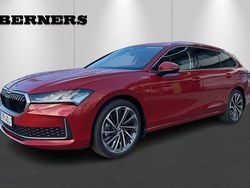 Röd Ny 2025 Skoda Superb LAURIN & KLEMENT Kombi | 539 900 kr (Dyr)