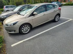 Grå Begagnad 2016 Ford Focus Titanium Halvkombi | 135 000 kr (Marknadspris)