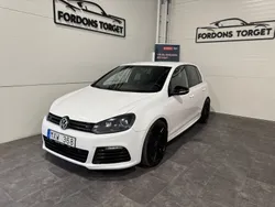 Vit Begagnad 2011 VW Golf VI R Halvkombi | 132 900 kr (Lite dyr)