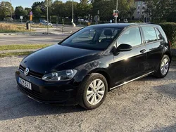 Svart Begagnad 2016 VW Golf VII Halvkombi | 120 000 kr (Marknadspris)