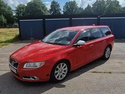 Röd Begagnad 2010 Volvo V70 R-Design Kombi | 92 000 kr (Marknadspris)