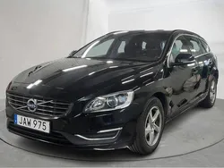 Svart Begagnad 2016 Volvo V60 Momentum Kombi | 126 000 kr (Marknadspris)