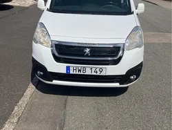 Vit Begagnad 2015 Peugeot Partner Minibuss | 69 500 kr (Marknadspris)