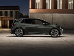 Mörkgrön Ny 2024 Cupra Born e-Boost Halvkombi | 591 900 kr