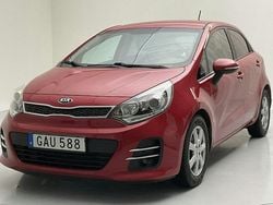 Röd Begagnad 2015 Kia Rio | 99 900 kr (Marknadspris)