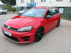 Röd Begagnad 2016 VW Golf VII R Kombi | 229 900 kr (Marknadspris)