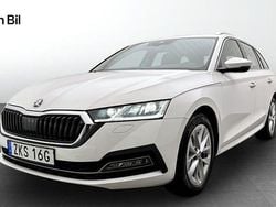 Vit Begagnad 2023 Skoda Octavia Style Kombi | 259 900 kr (Marknadspris)