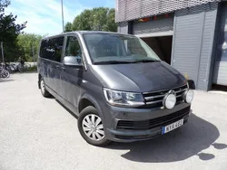 Grå Begagnad 2016 VW Caravelle Minibuss | 279 000 kr (Dyr)
