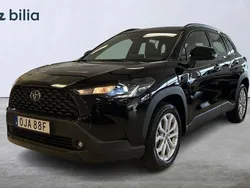 Svart Ny 2024 Toyota Corolla Cross Active SUV | 369 900 kr (Marknadspris)