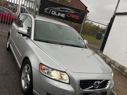 Ljusgrå Begagnad 2010 Volvo V50 Momentum Kombi | 59 900 kr (Marknadspris)