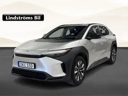 Silver Begagnad 2024 Toyota bZ4X Active SUV | 429 900 kr (Marknadspris)