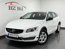 Vit Begagnad 2018 Volvo V60 CC Momentum Kombi | 164 900 kr (Superpris)
