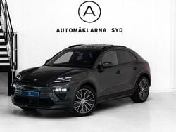 Grå Begagnad 2024 Porsche Macan 4 Electric Chrono SUV | 969 900 kr