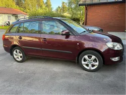 Röd Begagnad 2011 Skoda Fabia Elegance Kombi | 58 000 kr (Marknadspris)